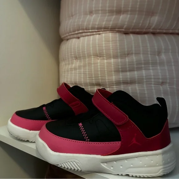 NWOT Jordan’s-23 Toddlers Sz-9C NoTie Laces w/Velcro, Light, Comfortable Shoes - Picture 7 of 16